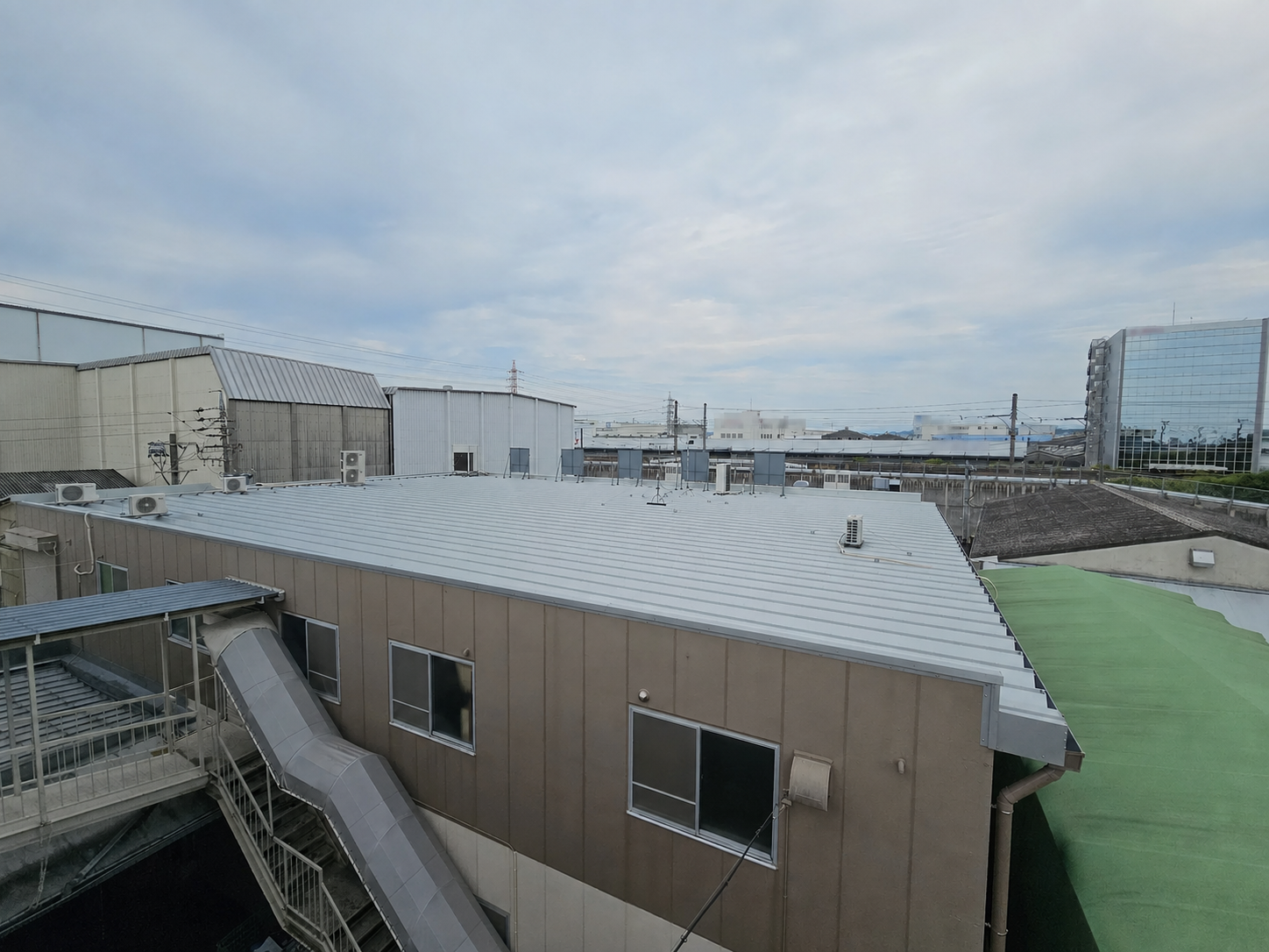 事務所棟屋根の施工後｜2025年1月撮影