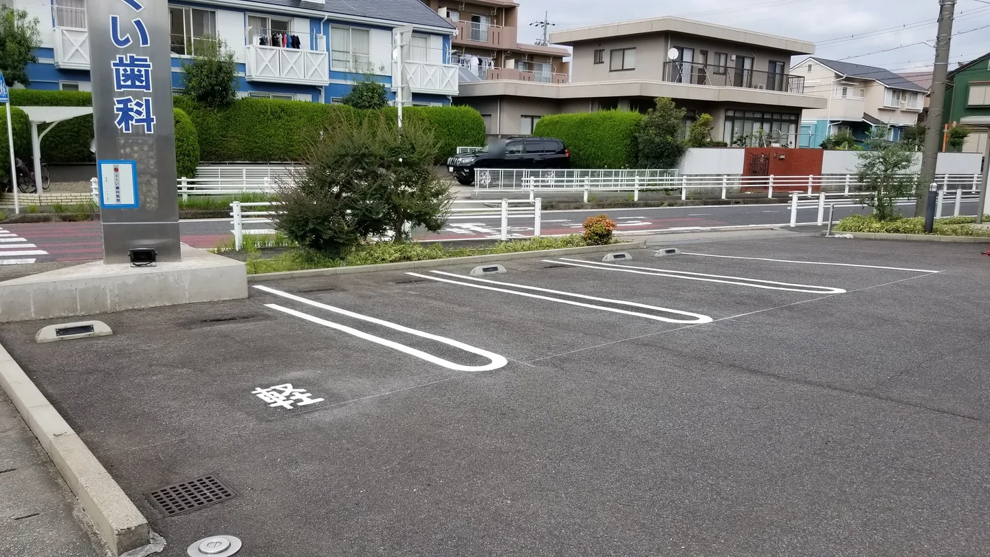 舗装ライン 4：型を使って入れ直した軽自動車表示
