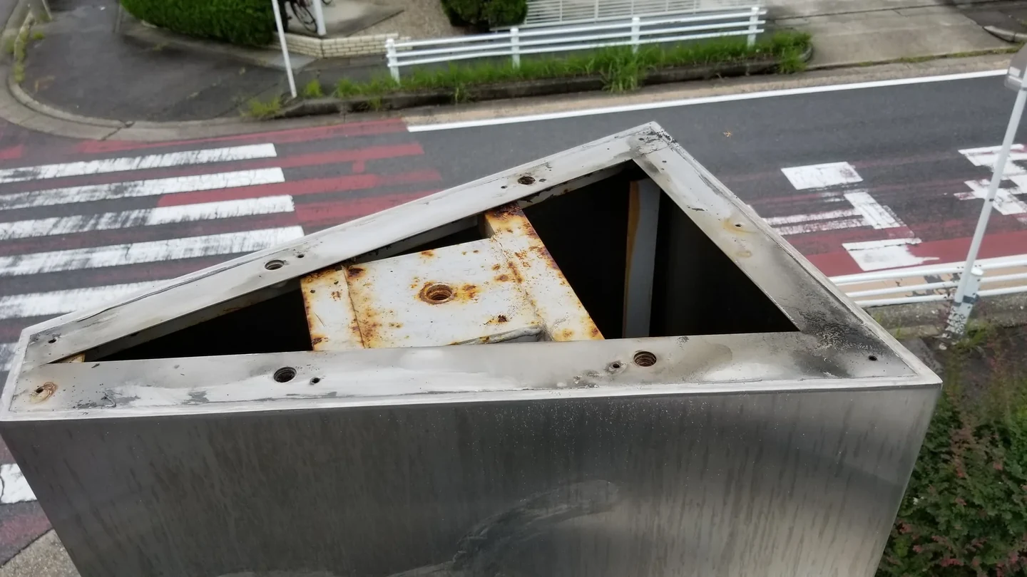 看板改修 9：看板の施工中