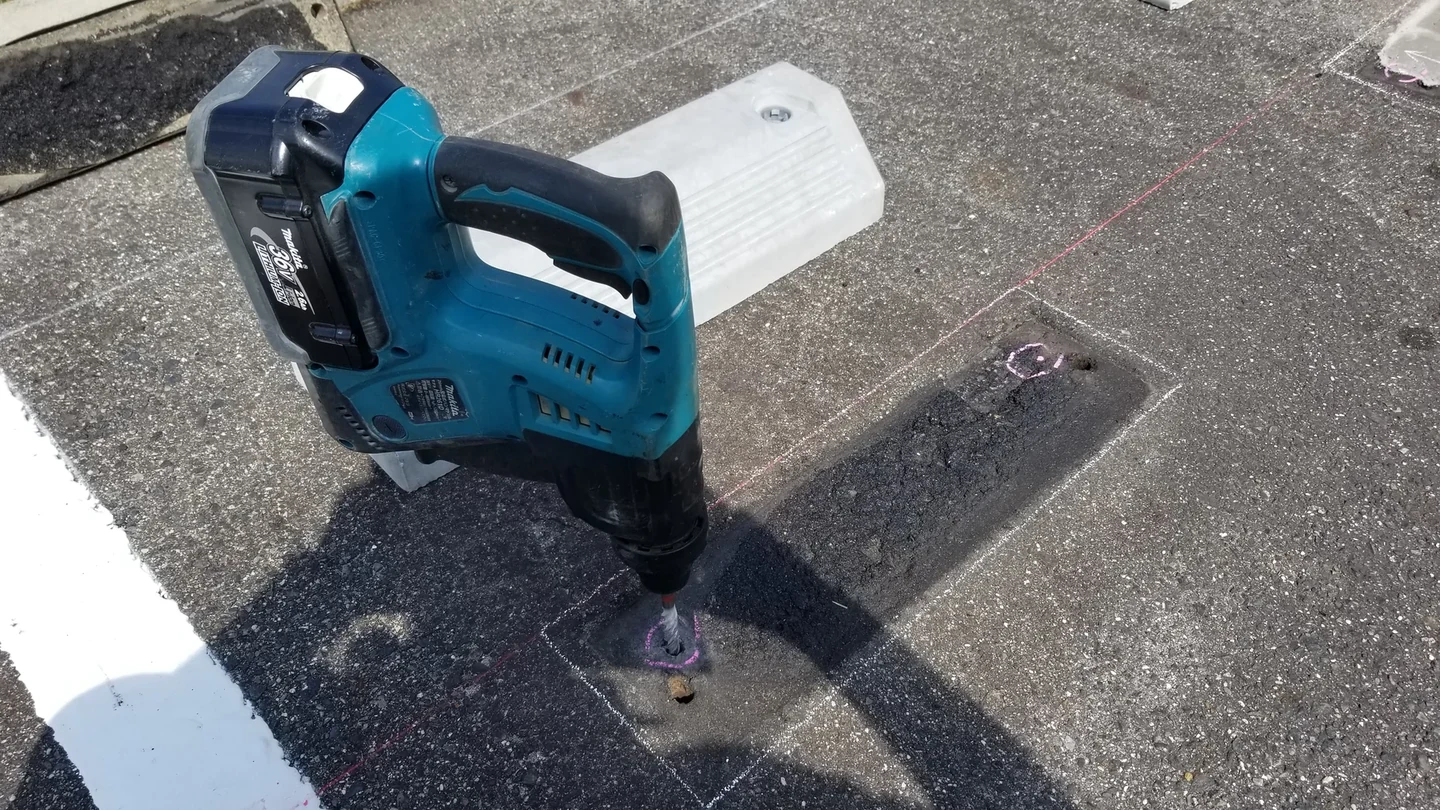 車止め 5：補修部へのアンカーピン用下穴加工