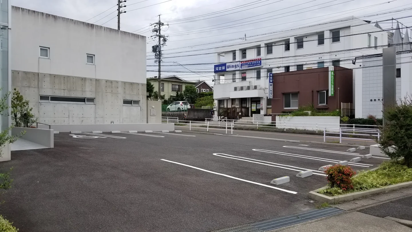 清潔感が伝わる、整った外まわりへ 2：全景の仕上がり