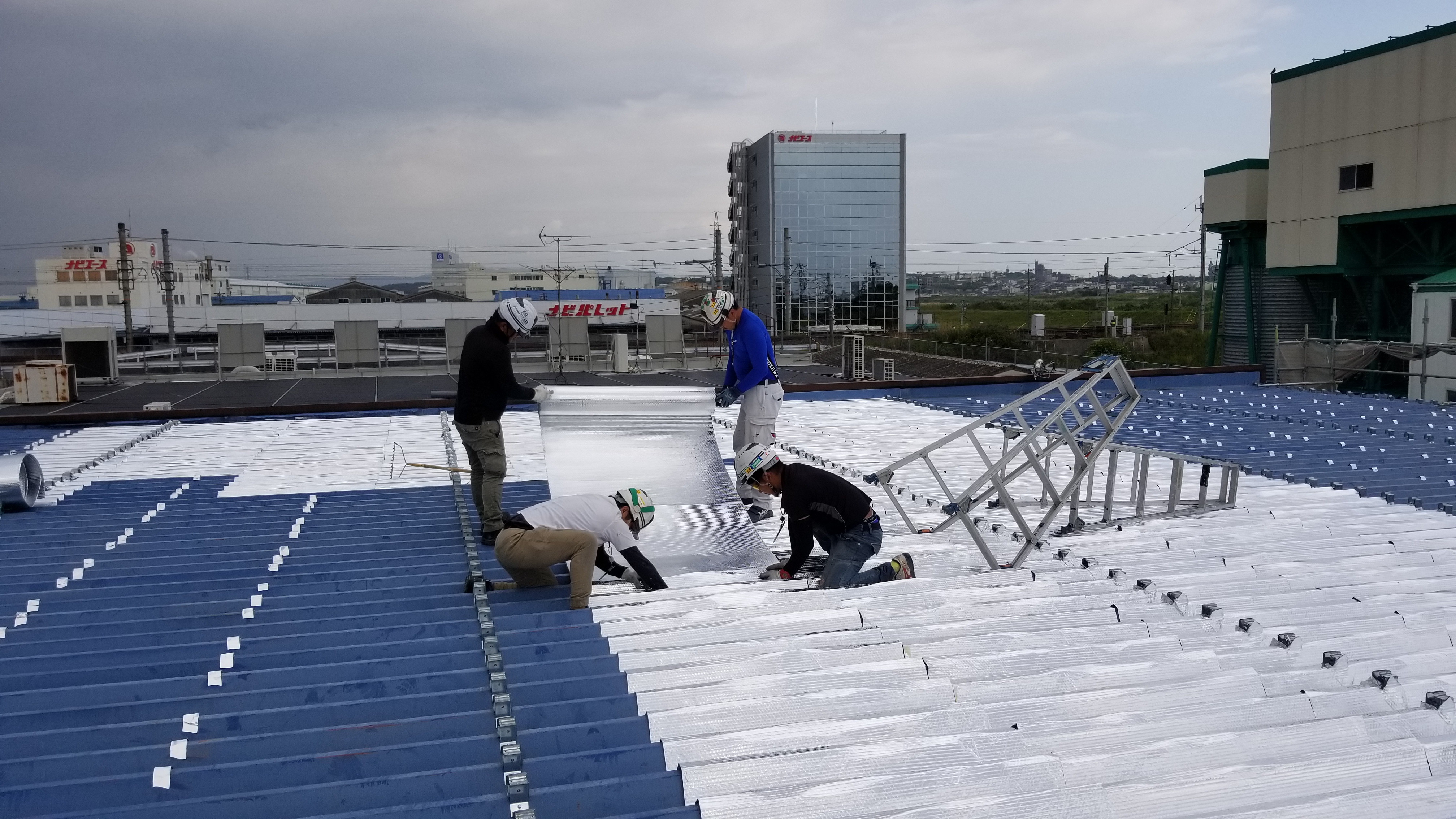 【IMG-09】サーモグラフィ比較 → thermal-roof-comparison-jp.jpg
